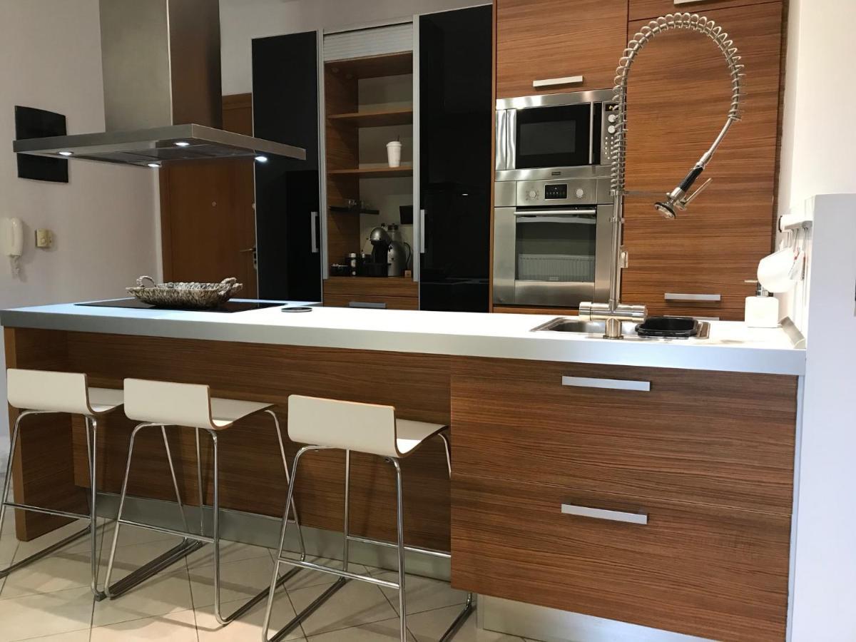 C&C Apartments อเล็กซานโดรโพลิส ภายนอก รูปภาพ