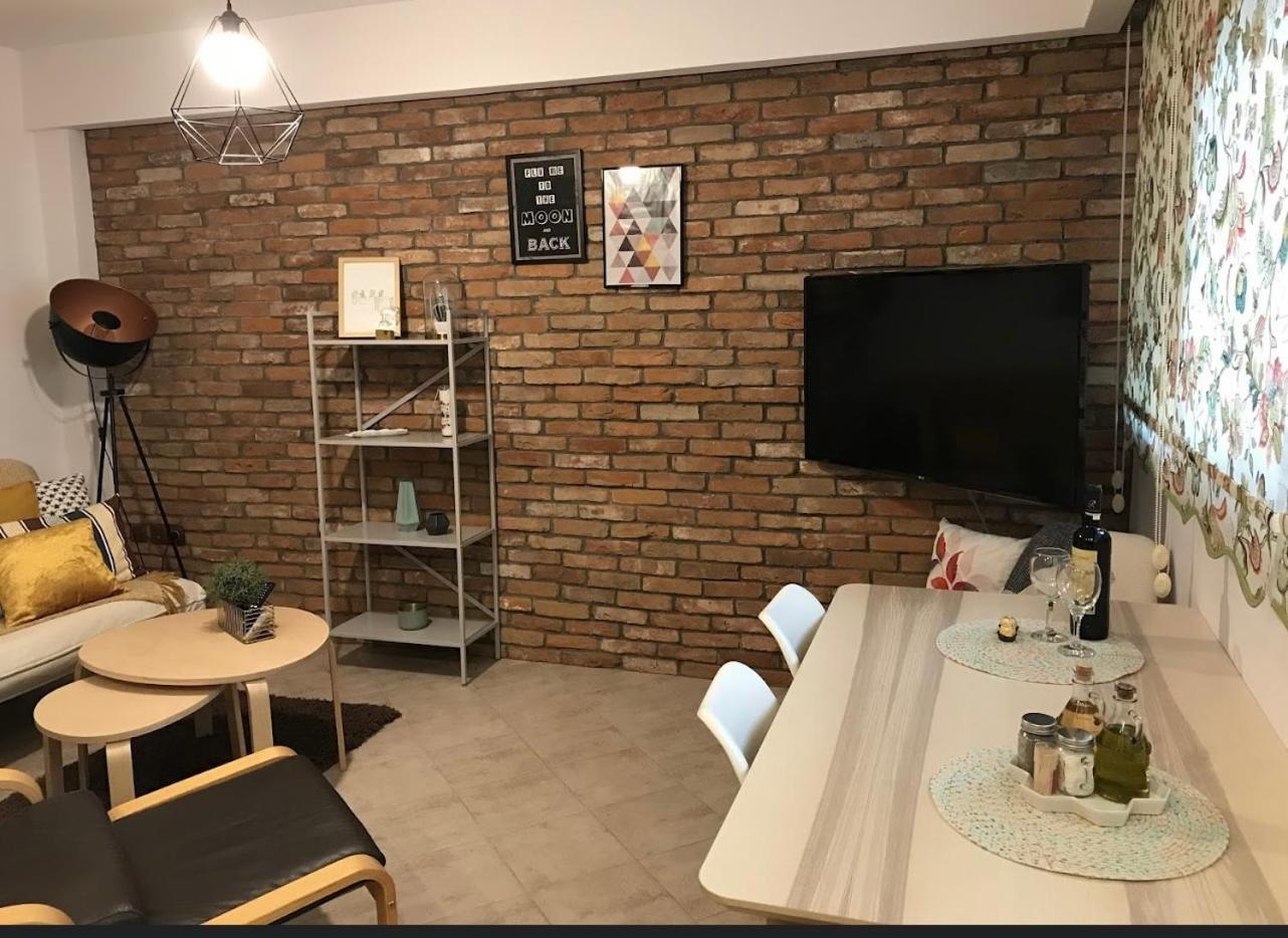 C&C Apartments อเล็กซานโดรโพลิส ภายนอก รูปภาพ