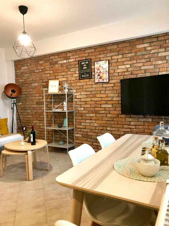 C&C Apartments อเล็กซานโดรโพลิส ภายนอก รูปภาพ